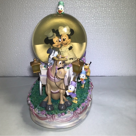 Disney Snow Globe,Just Married Mickey and Minnie Mouse. - Picture 3 of 12